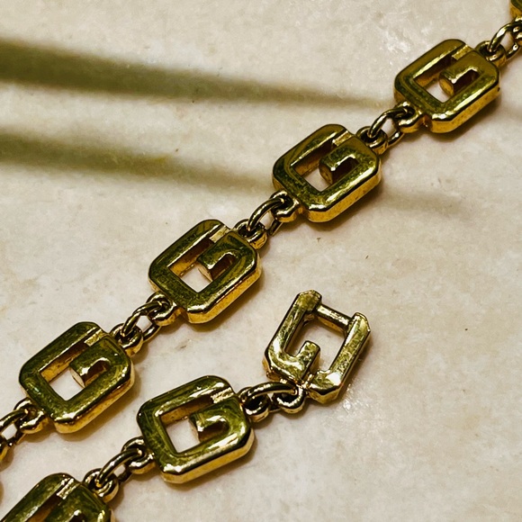 SET Givenchy gold tone G logo necklace & bracelet matching SET, stamped - EUC - Picture 7 of 11